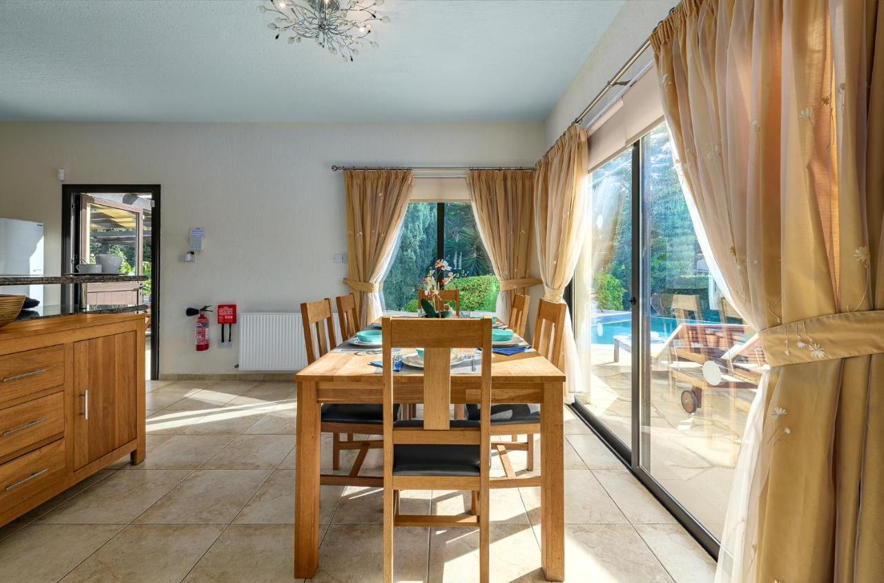 Villa Camelot By Ezoria Villas Coral Bay Zewnętrze zdjęcie